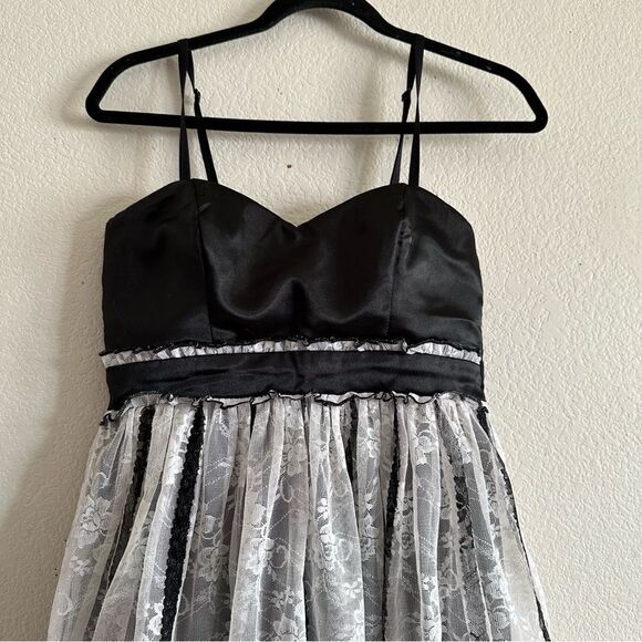 🍄 Wednesday Addams style emo/whimsy goth lace black and white dress - Picture 6 of 9